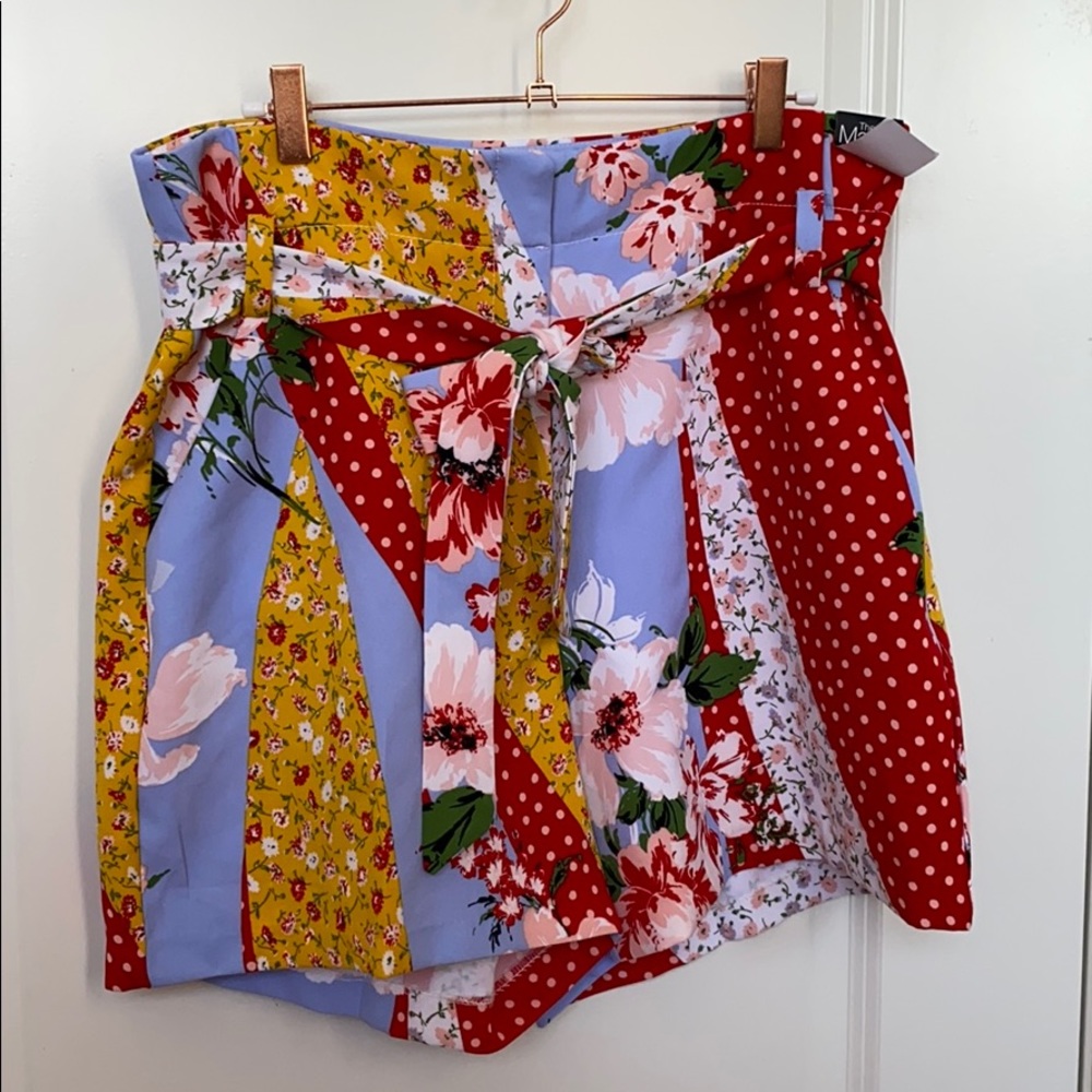NEW YORK & COMPANY High waisted floral shorts